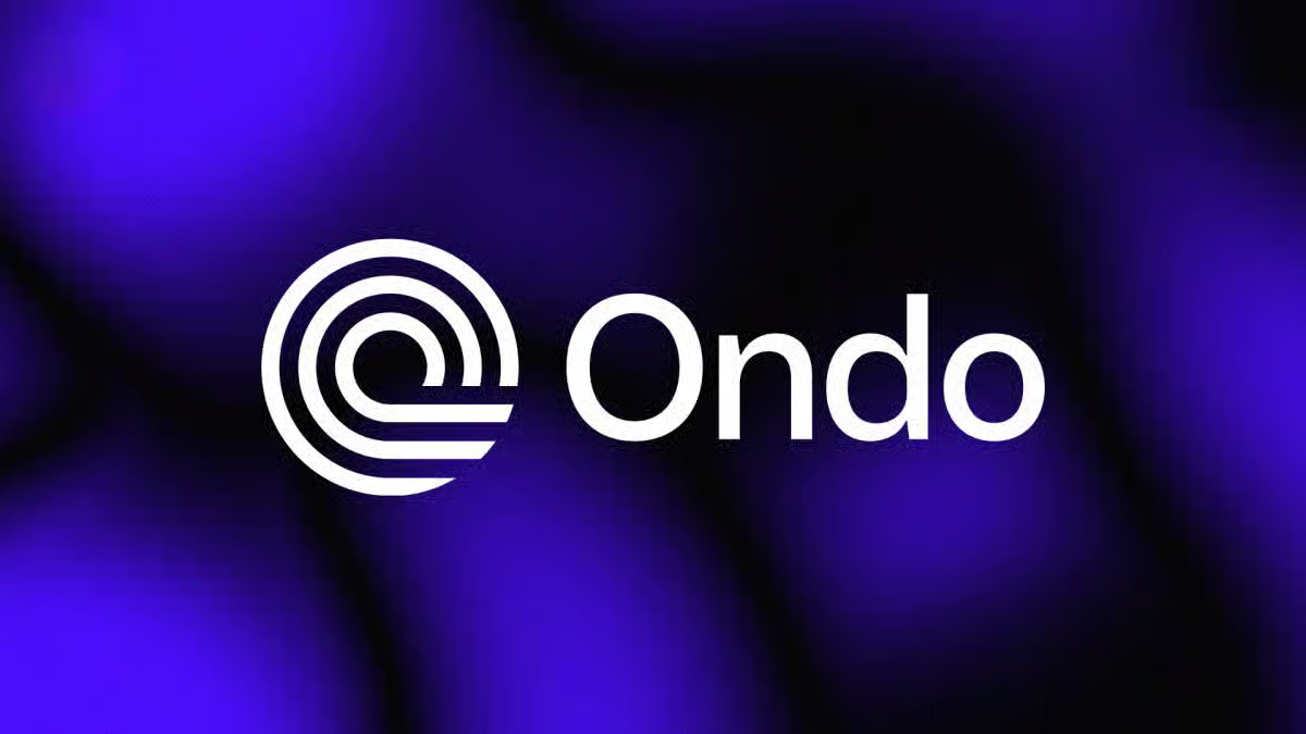 Das Ondo-Logo in Weiß vor einem abstrakten, dunkelvioletten und blauen Hintergrund.